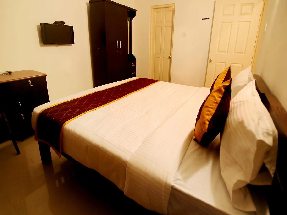 Oyo 7703 Puthens Calenta Inn Kochi 3*,